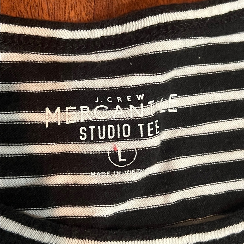 𝅺SIZE large J.Crew Mercantile black and white striped  T-shirt - Picture 3 of 4
